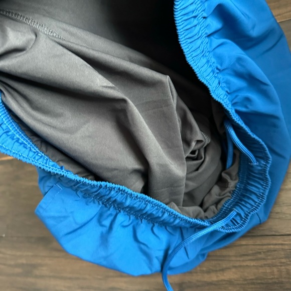 Avalanche NHL shorts size large - Picture 3 of 5